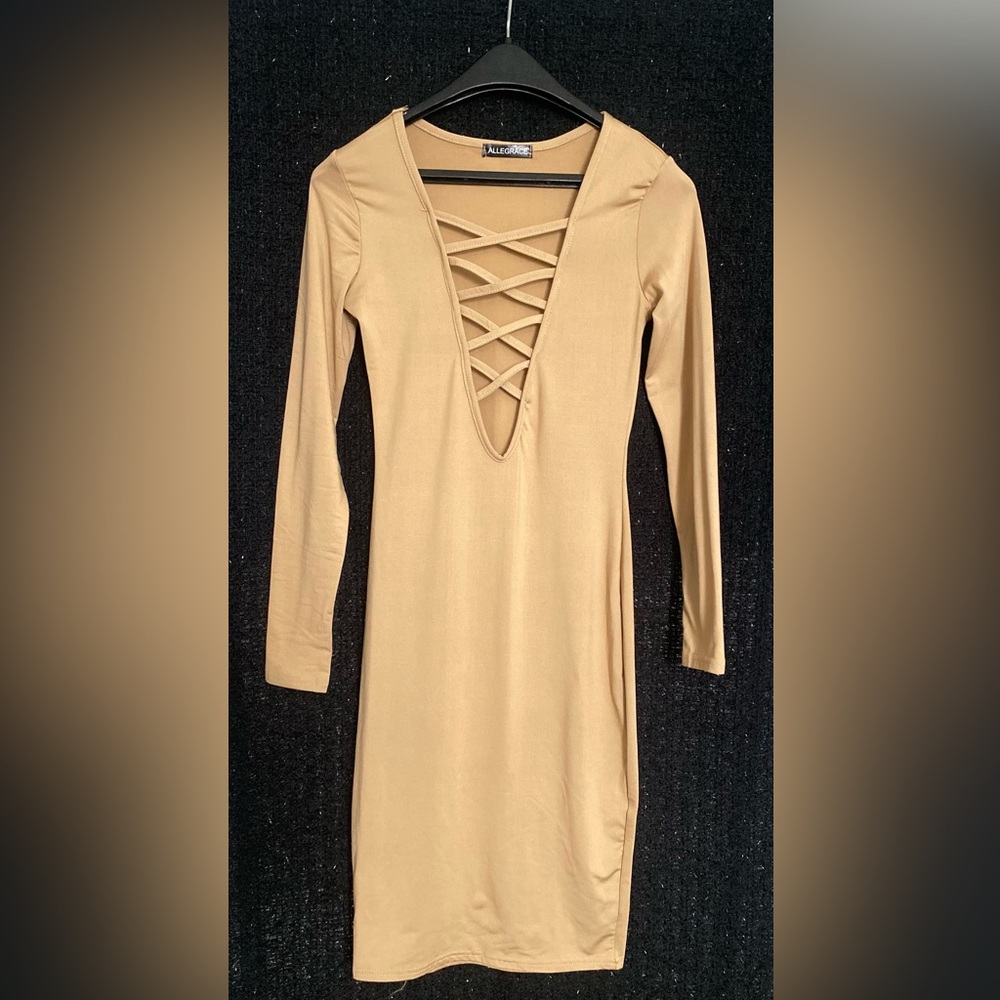 Brand: ALLEGRACE
Size: Medium
Color: Beige/Khaki
Condition: Great